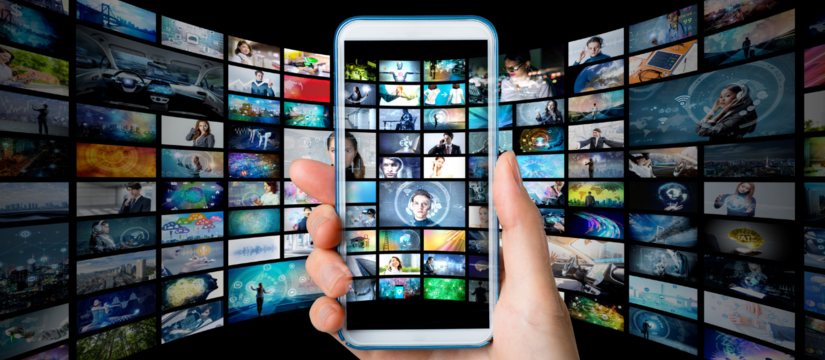 スマホを見てホームページやアプリの制作・改修の確認